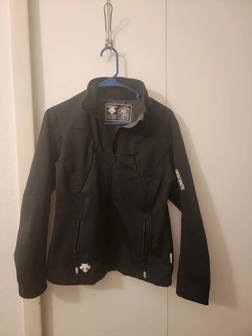 Descente Black Softshell Jacket